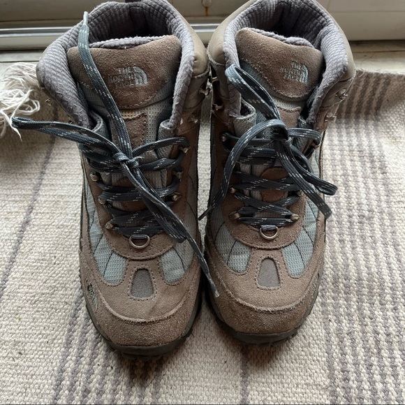 North Face Women’s Hiking Boots - Picture 2 of 5